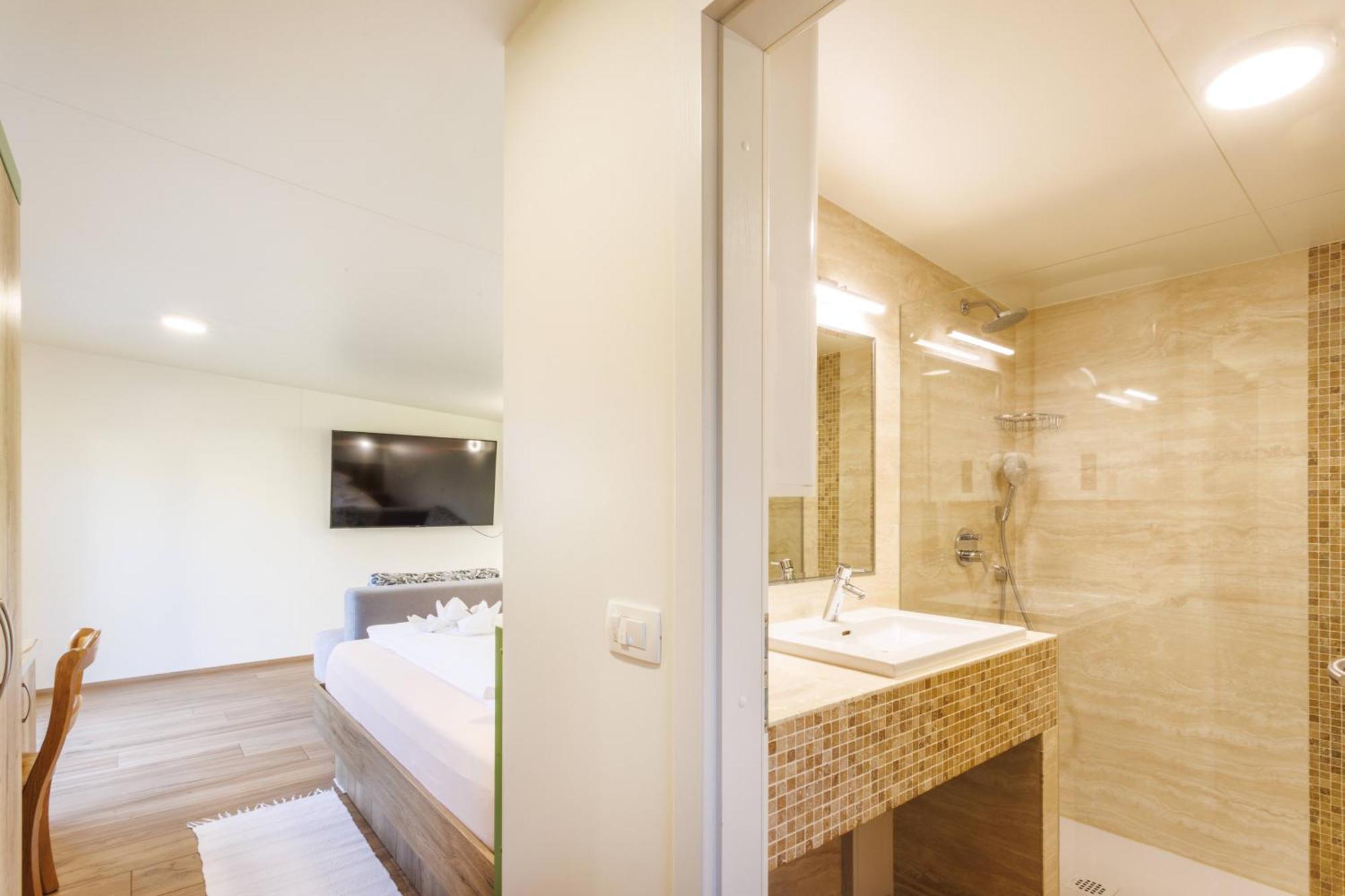 Hotel Mobile House Vegov hram Dol pri Ljubljani Exteriér fotografie
