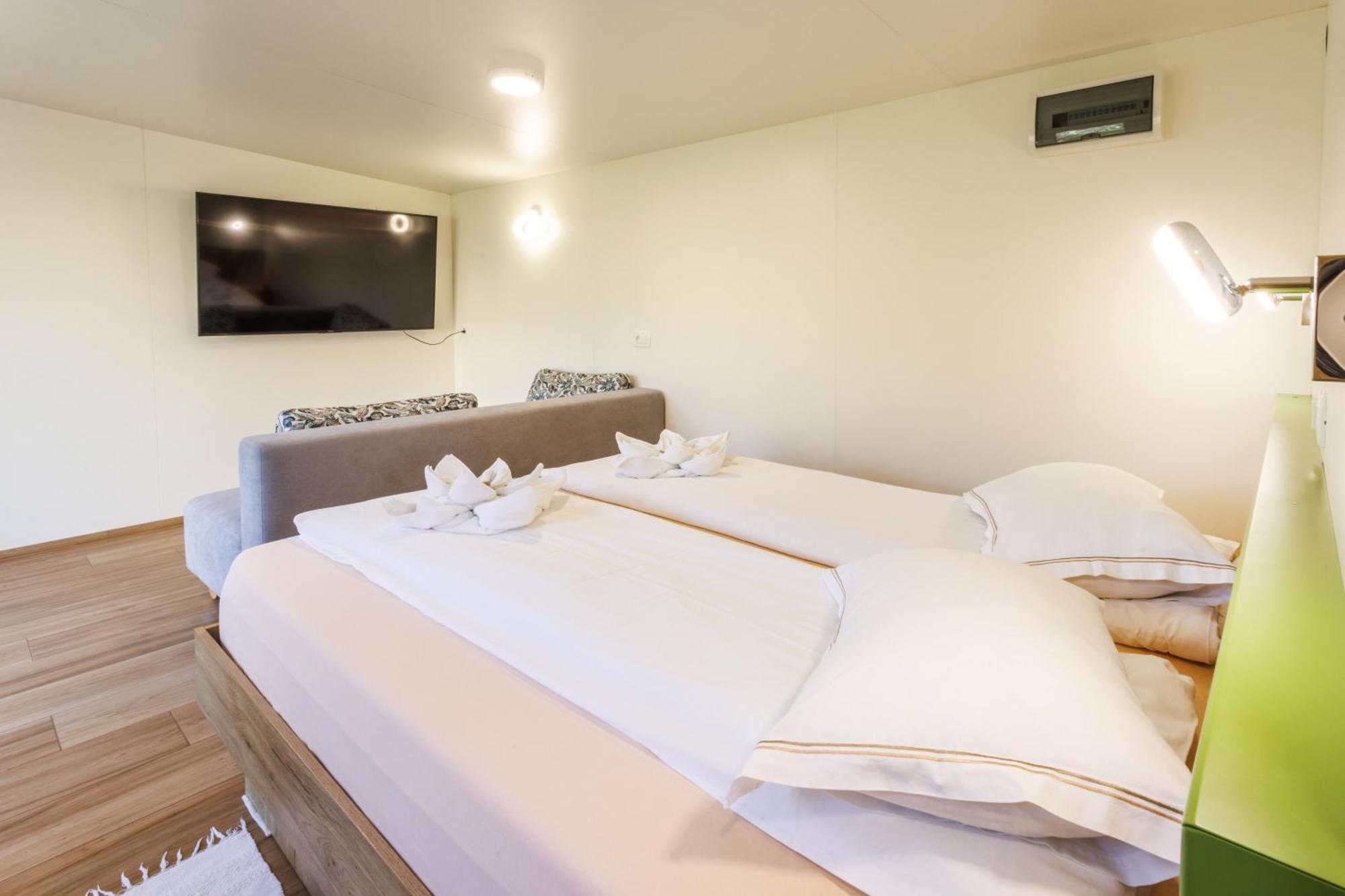 Hotel Mobile House Vegov hram Dol pri Ljubljani Exteriér fotografie