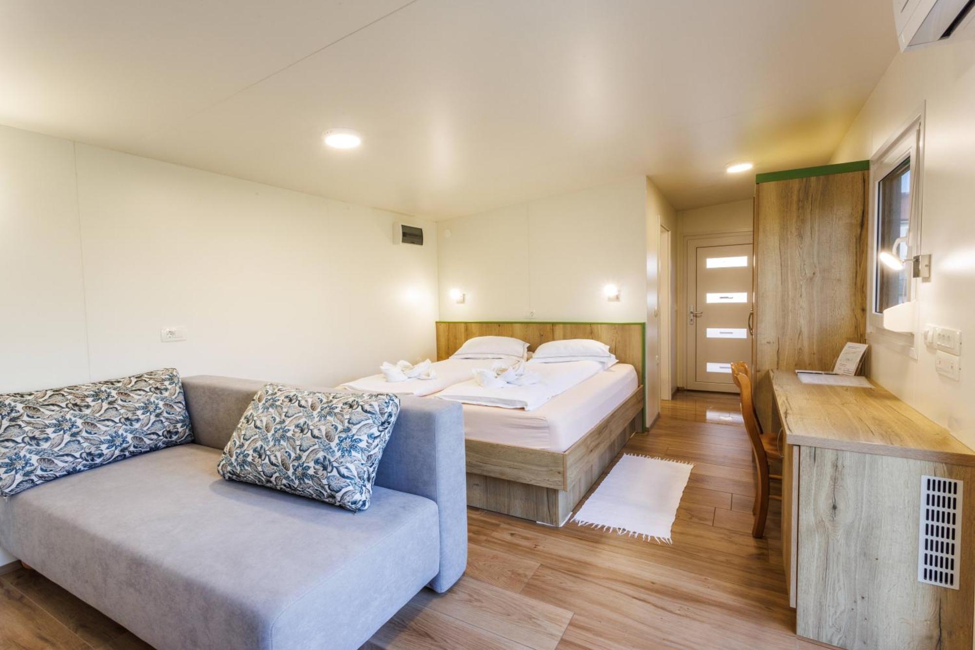 Hotel Mobile House Vegov hram Dol pri Ljubljani Exteriér fotografie