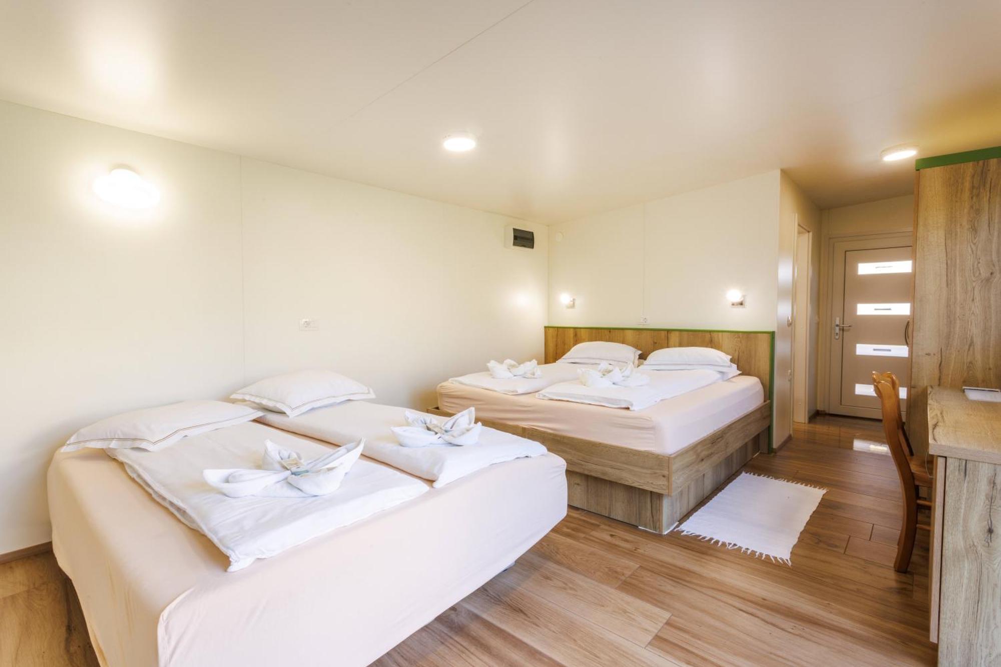 Hotel Mobile House Vegov hram Dol pri Ljubljani Exteriér fotografie